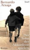 Atxaga, Der Sohn des Akkordeonspielers.